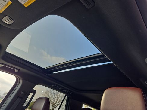 Used 2024 Ford Expedition Limited image 16