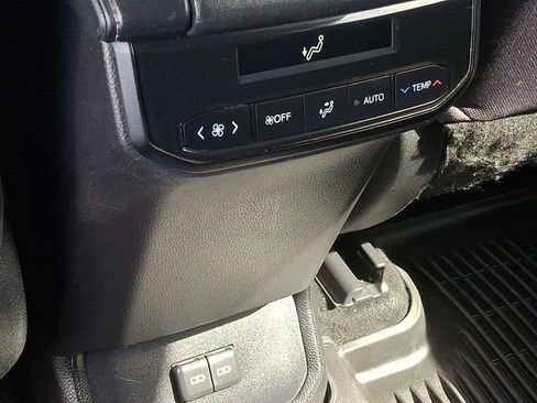 Used 2022 Toyota Highlander L AWD/4WD image 11