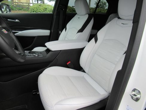 Certified 2025 Cadillac XT4 Sport AWD/4WD image 20