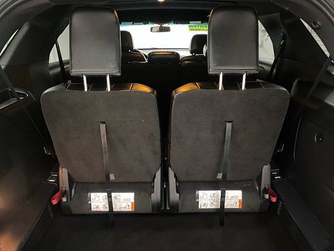 Used 2017 Ford Explorer XLT w/ Equipment Group 202A image 13