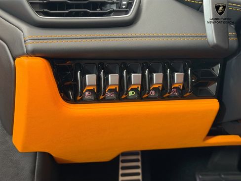 Used 2023 Lamborghini Huracan EVO AWD/4WD image 37