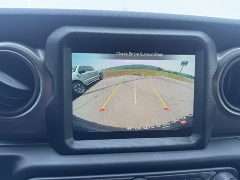 Used 2023 Jeep Wrangler Unlimited w/ Sun & Screen Package AWD/4WD image 29