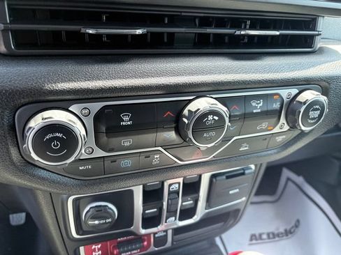Used 2024 Jeep Wrangler Unlimited AWD/4WD image 19