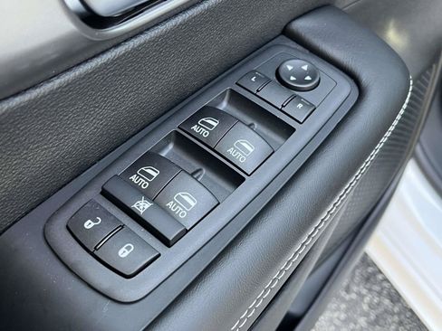 New 2026 Chrysler Pacifica Select FWD image 6