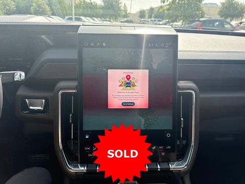 Used 2025 GMC Yukon XL Denali Ultimate AWD/4WD image 32