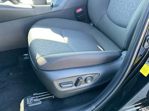 Used 2023 Toyota RAV4 XLE image 18