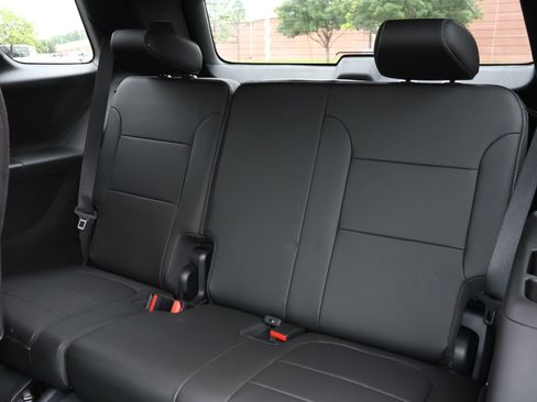 Used 2023 Chevrolet Traverse LT w/ LT Premium Package FWD image 26