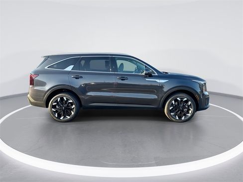 Used 2025 Kia Sorento EX image 9