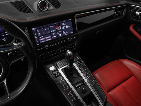 Certified 2019 Porsche Macan AWD/4WD image 32