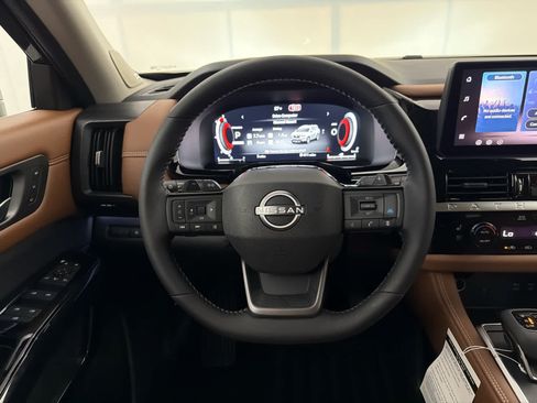 New 2026 Nissan Pathfinder Platinum FWD image 18