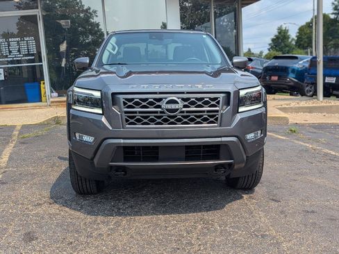Used 2024 Nissan Frontier SL w/ Technology Package AWD/4WD image 2