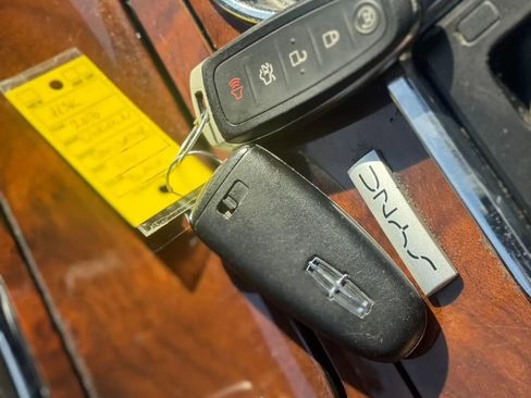 Used 2016 Lincoln Navigator L Select image 20