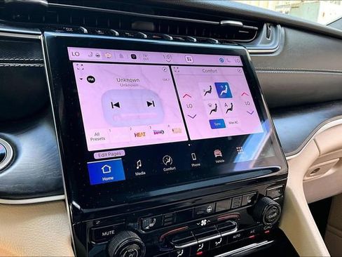 Used 2025 Jeep Grand Cherokee L Limited image 22