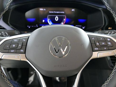 Used 2024 Volkswagen Taos SE AWD/4WD image 16