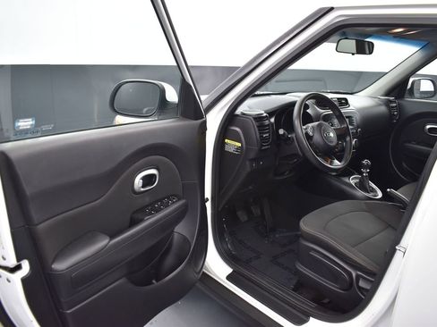 Used 2015 Kia Soul image 9