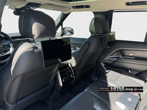 Used 2024 Land Rover Range Rover SE image 14