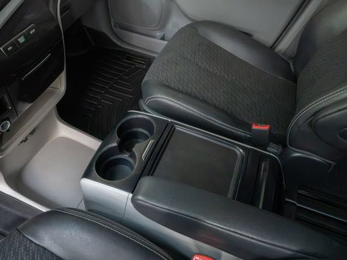 Used 2014 Toyota Sienna SE FWD image 10