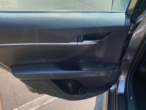 Used 2021 Toyota Camry SE FWD image 10