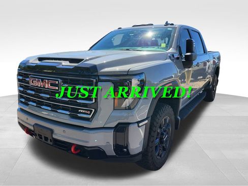 Used 2025 GMC Sierra 3500 AT4 w/ AT4 Premium Plus Package AWD/4WD image 3