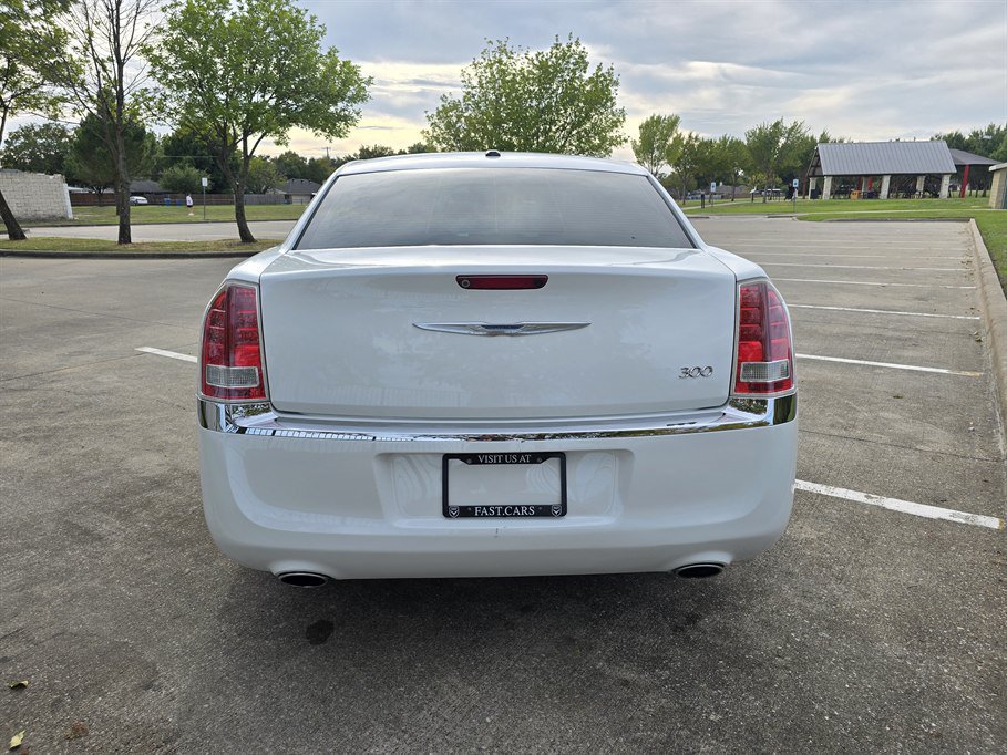 Used 2014 Chrysler 300 w/ Driver Convenience Group RWD image 5