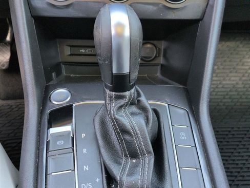 Used 2021 Volkswagen Tiguan SE w/ Panoramic Sunroof Package FWD image 26