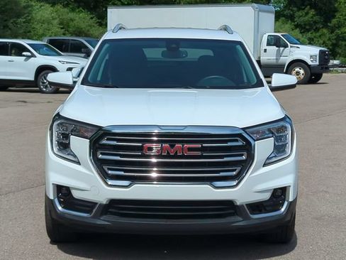 Used 2023 GMC Terrain SLT w/ LPO, Floor Liner Package AWD/4WD image 3