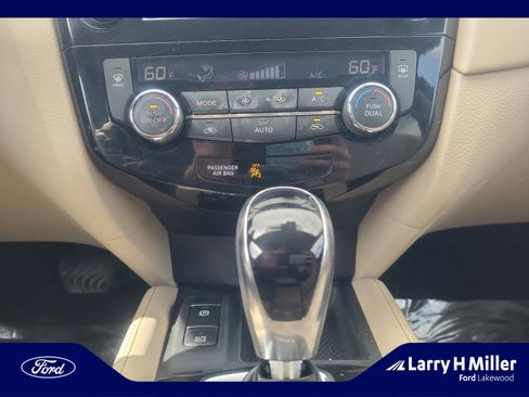 Used 2019 Nissan Rogue SL w/ Premium Package AWD/4WD image 31
