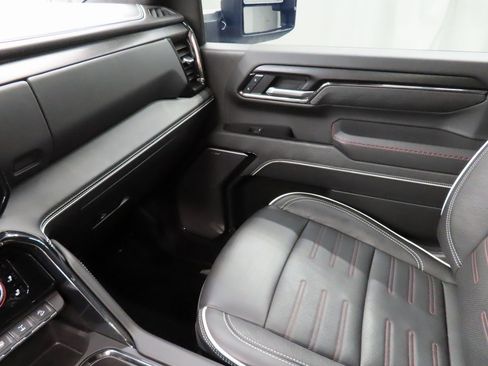 Used 2025 GMC Sierra 2500 AT4X image 30