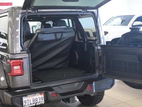 Used 2020 Jeep Wrangler Unlimited Sahara image 34
