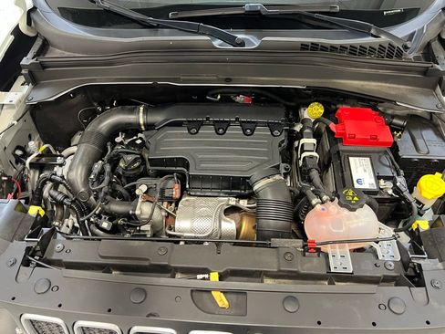 Used 2023 Jeep Renegade Latitude AWD/4WD image 32