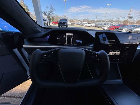 Used 2022 Tesla Model S Plaid image 10