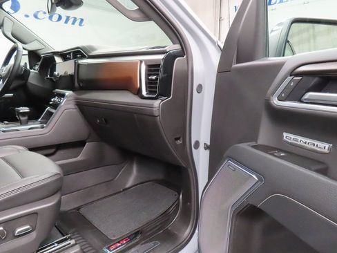 Used 2025 GMC Sierra 1500 Denali AWD/4WD image 31