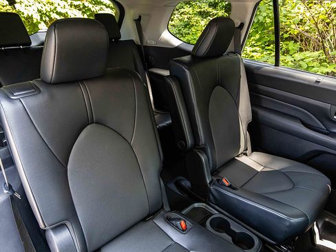 Used 2024 Toyota Grand Highlander AWD image 25