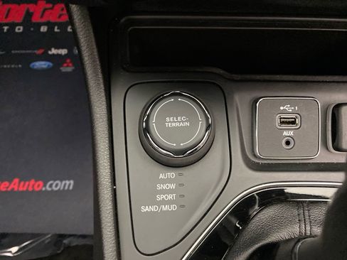 Used 2021 Jeep Cherokee Limited AWD/4WD image 20