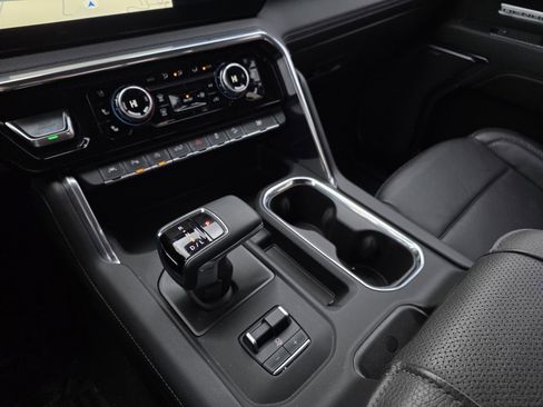 Used 2024 GMC Sierra 1500 Denali w/ Denali Reserve Package image 18