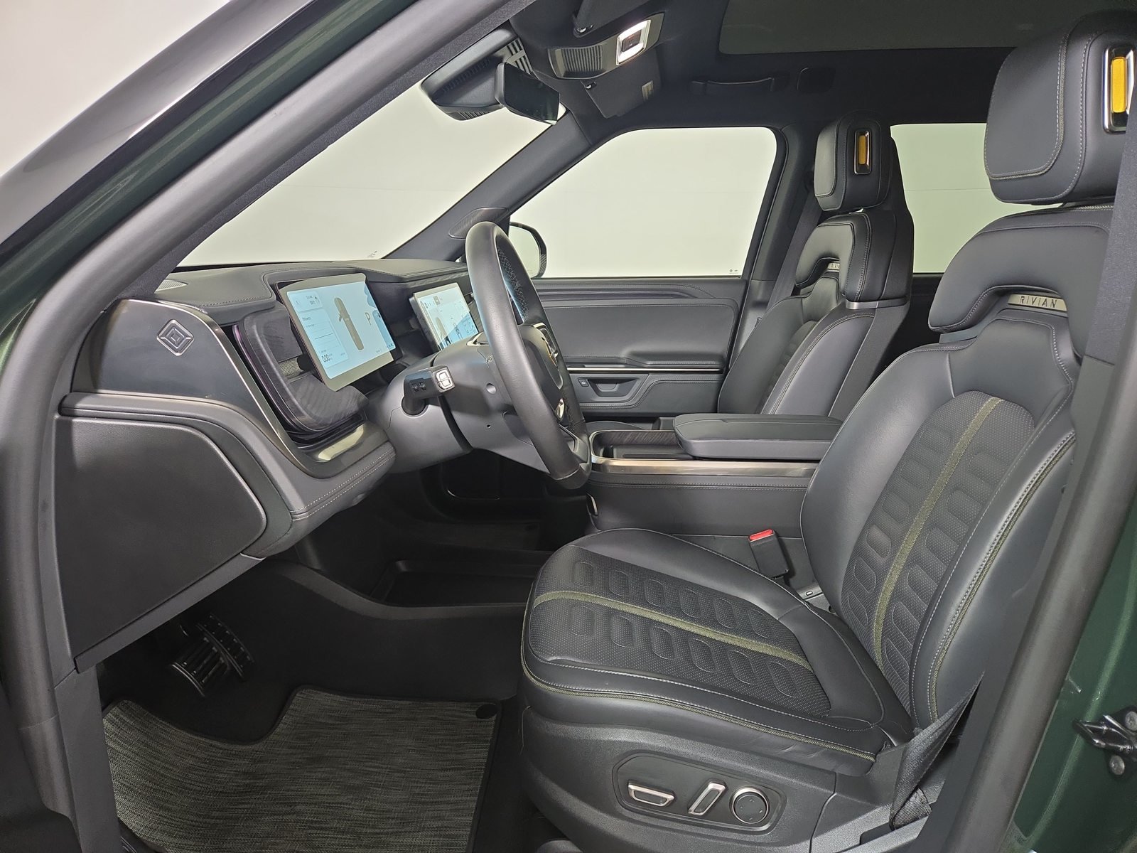 Used 2025 Rivian R1S Adventure Dual AWD/4WD image 20