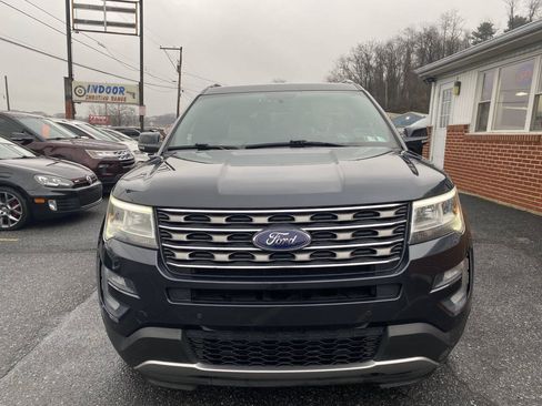 Used 2017 Ford Explorer XLT w/ Equipment Group 202A AWD/4WD image 3