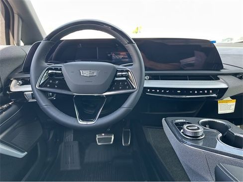 New 2026 Cadillac Optiq Luxury 2 image 7