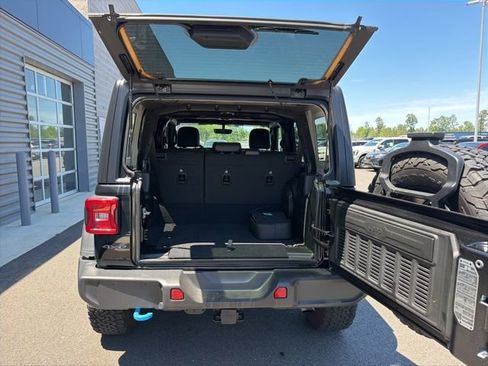Used 2023 Jeep Wrangler Unlimited Rubicon 4xe w/ Cold Weather Group AWD/4WD image 10