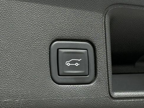 Certified 2023 GMC Terrain SLE w/ Driver Convenience Package image 24