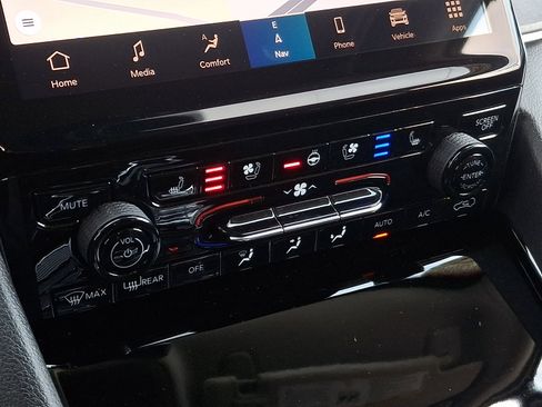 Used 2023 Jeep Grand Cherokee L Limited w/ Luxury Tech Group II image 16