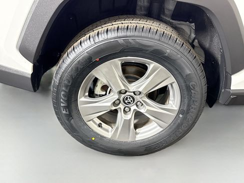 Used 2022 Toyota RAV4 XLE FWD image 33