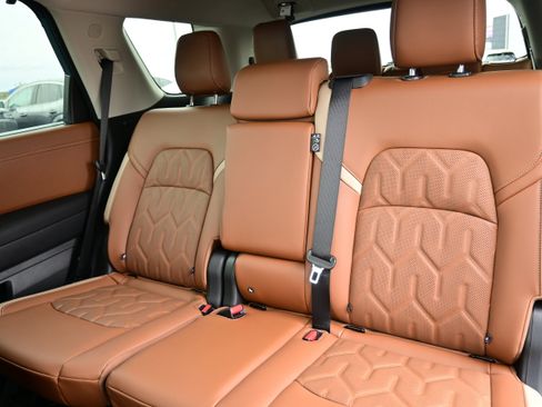 New 2026 Nissan Pathfinder Platinum image 28