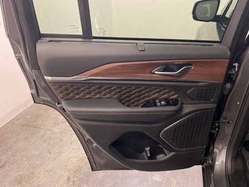 Used 2023 Jeep Grand Cherokee Summit w/ Luxury Tech Group V image 25