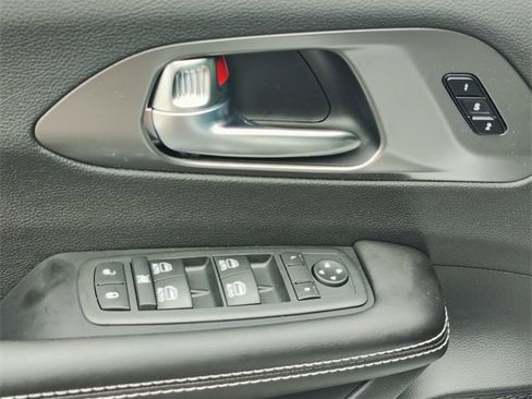 New 2026 Chrysler Pacifica Select image 12