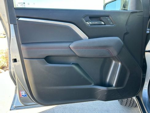 Used 2024 Chevrolet Colorado Z71 w/ Z71 Convenience Package 2 image 21