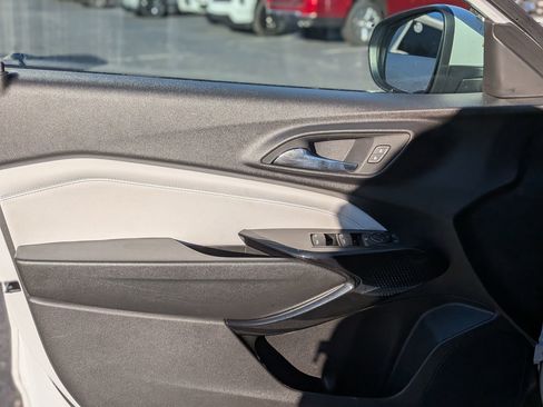 Used 2025 Chevrolet Trax LT w/ LT Convenience Package image 14