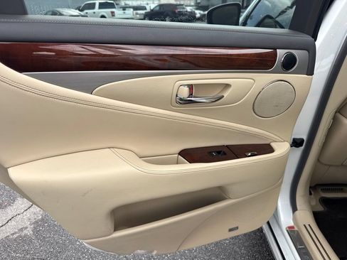 Used 2014 Lexus LS 460 w/ Comfort Package RWD image 25