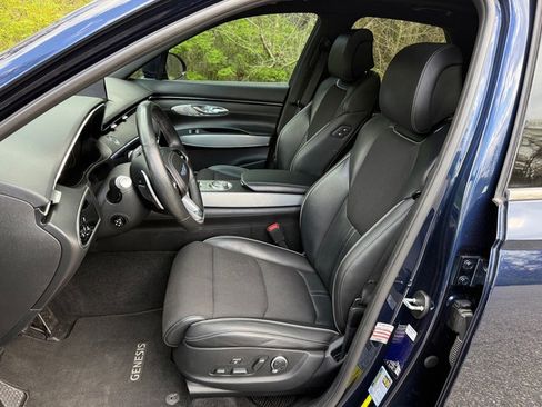 Used 2022 Genesis GV70 3.5T Sport image 8