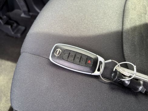 Used 2025 Nissan Pathfinder SV FWD image 19